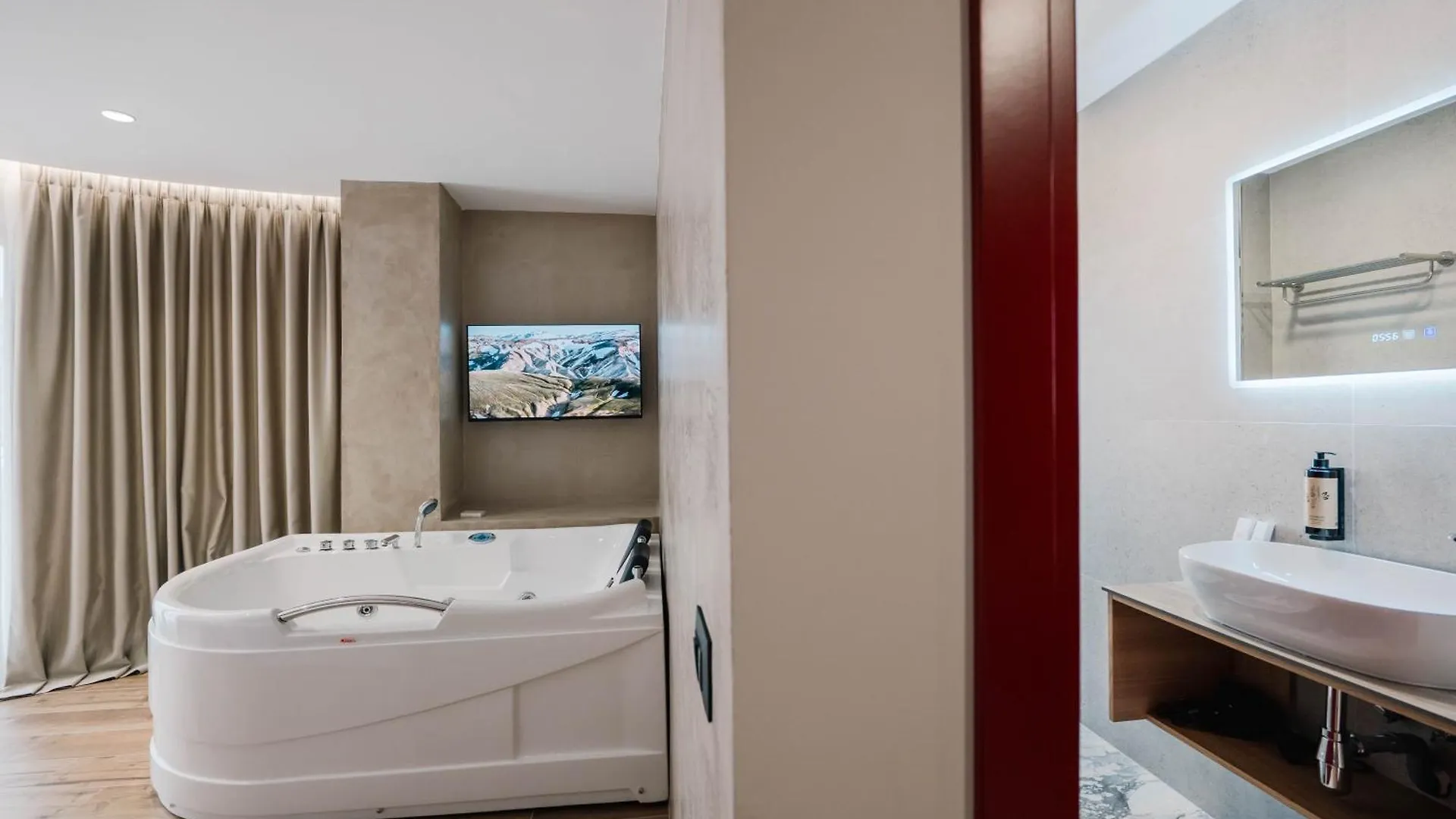 Ermes Luxury Hotel Durrës 4*,